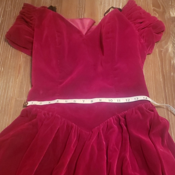 Velvet dream dress - Picture 7 of 8